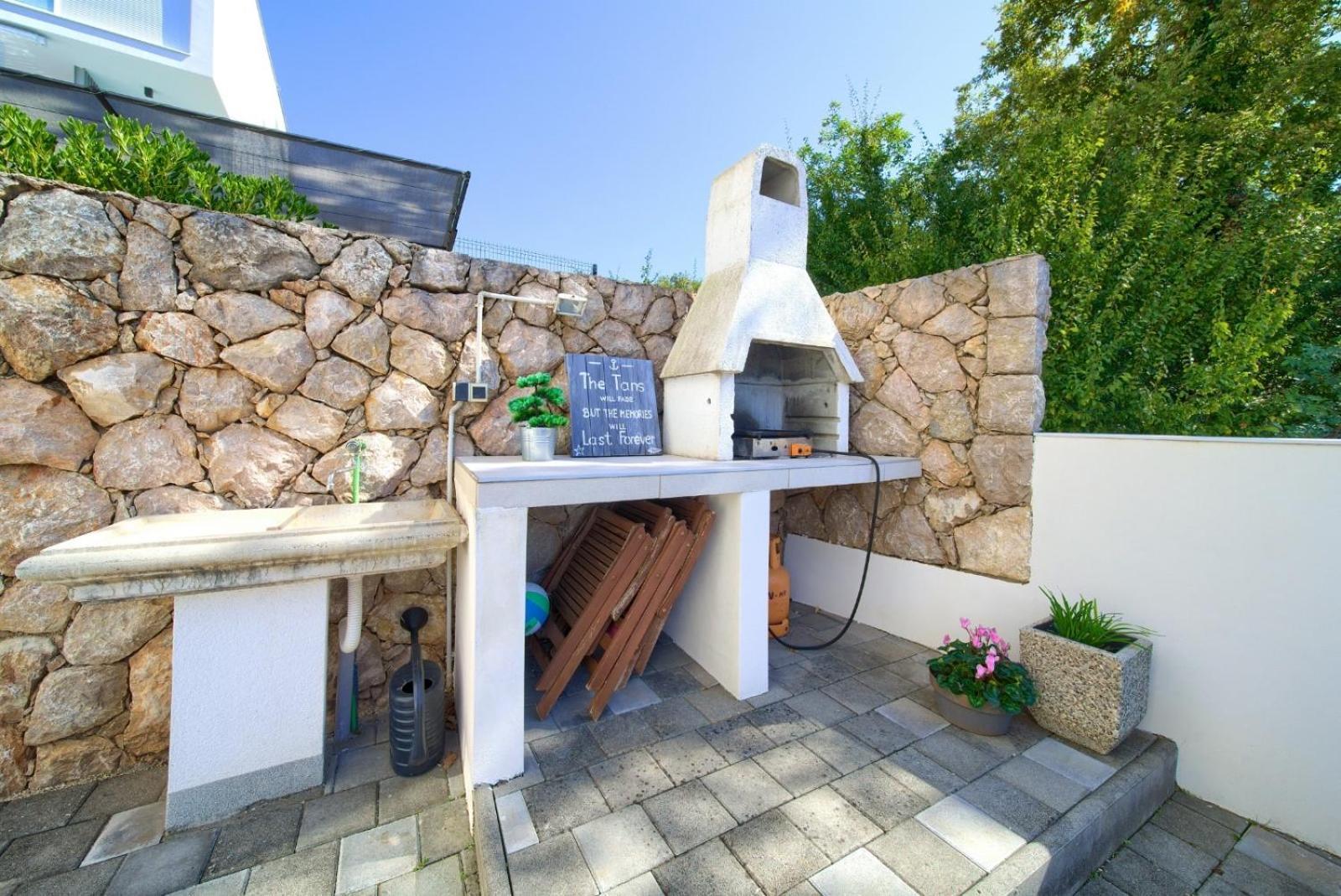 Apartment Sasso Bianco With The Private Pool Нивице Екстериор снимка