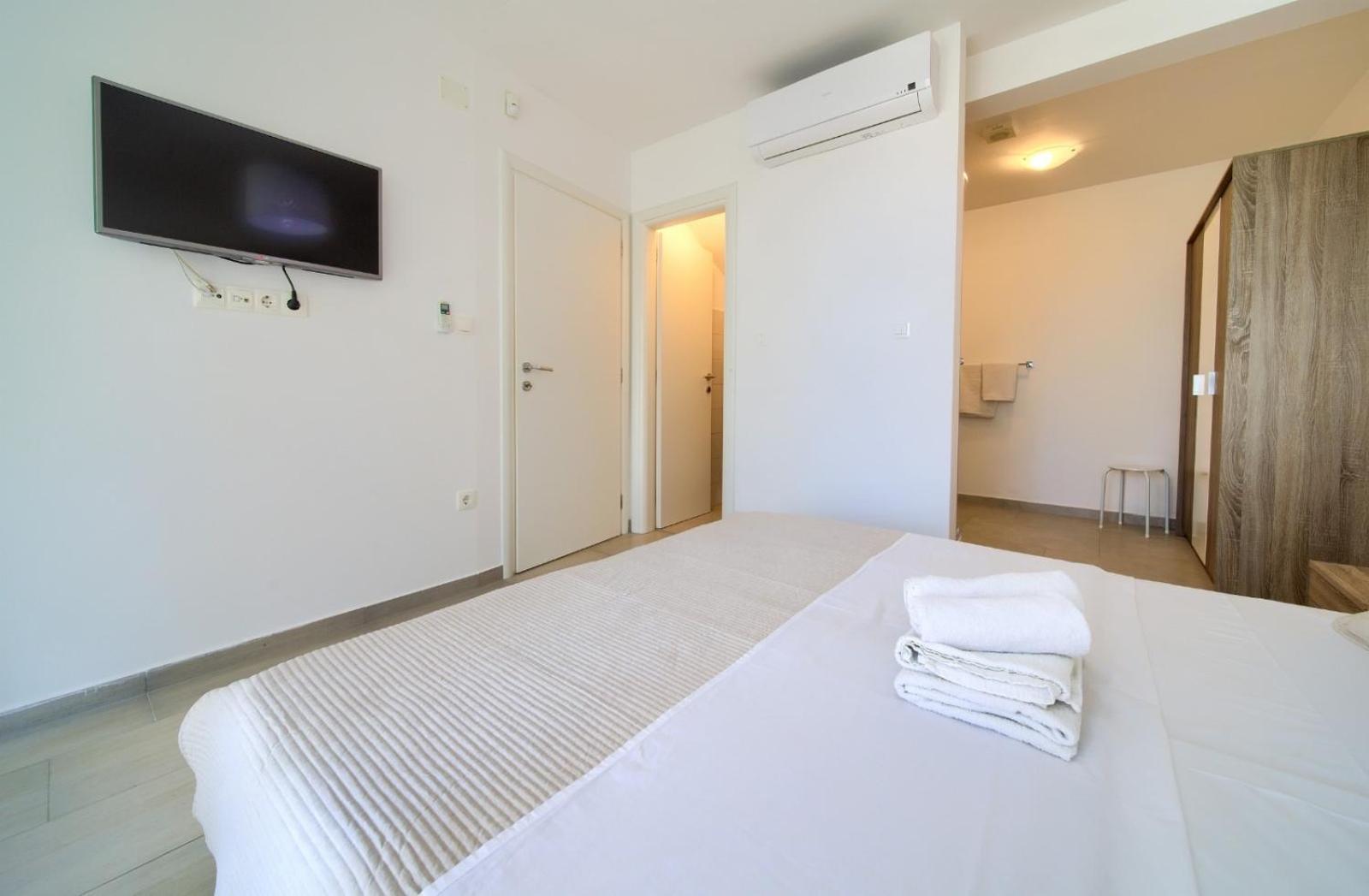 Apartment Sasso Bianco With The Private Pool Нивице Екстериор снимка